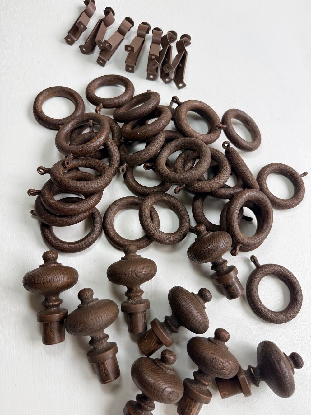Vintage Style Faux Wood Curtain Set - Rings, Wall Brackets & Finials